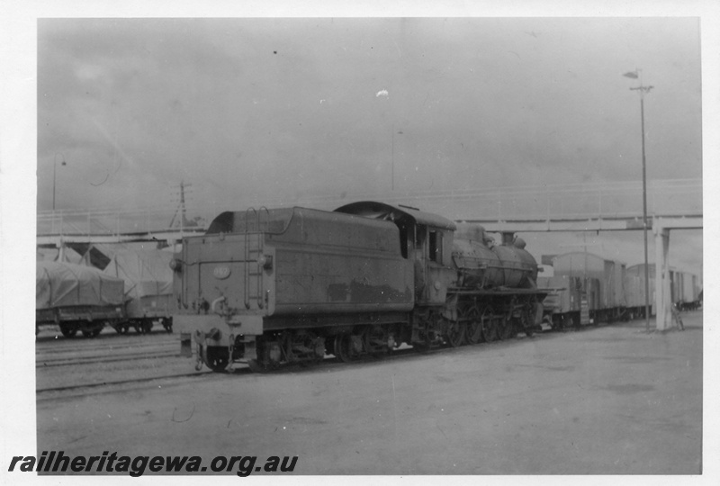 P03586
W class 947awaiting No. 15 Goods to be transported to Albany, end and side view, Wagin, GSR line 
