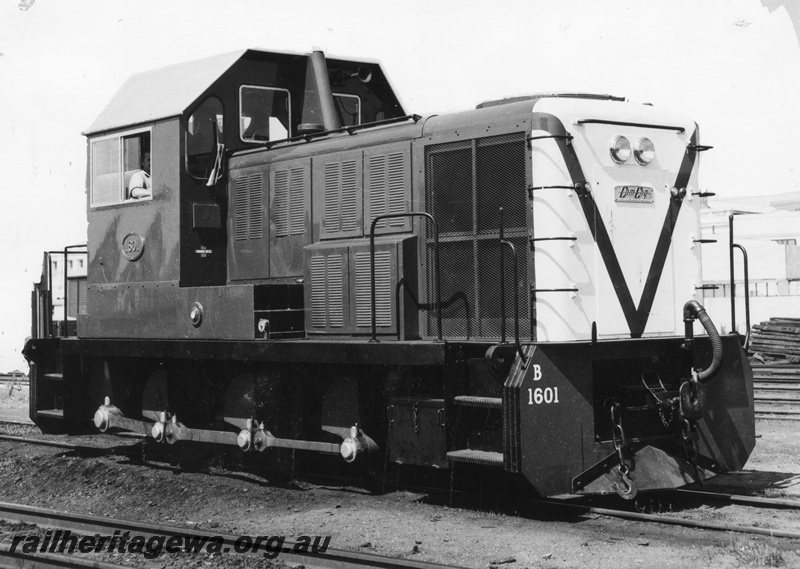 P03594
B class 1601 DH 0-6-0 loco, side and front view
