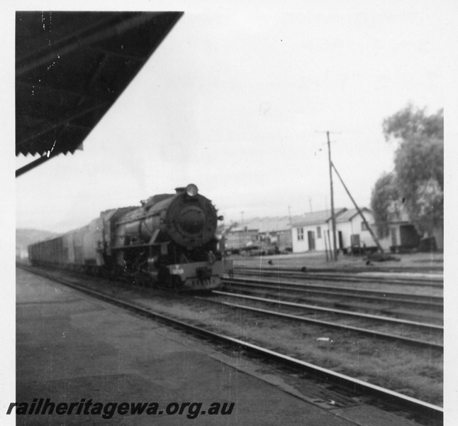 P03599
V class 1206, 2-8-2,Midland Junction Railway Station on up line fast goods
