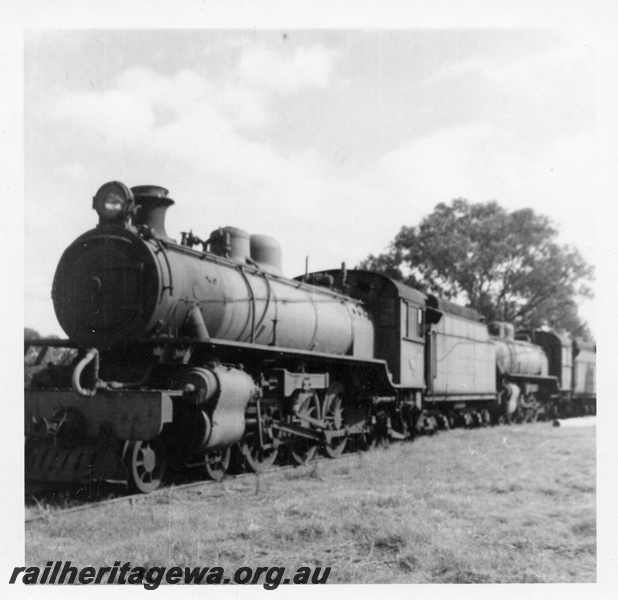 P03603
U class 661 steam locomotive, front and side view, stowed Midland, ER line.
