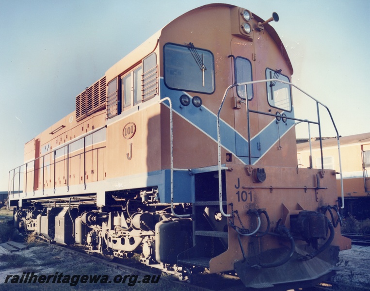 P03630
J class 102 in Westrail orange livery, side ad cab end view
