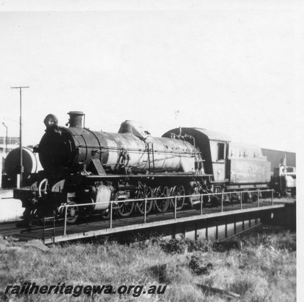 P03640
W class 947, turntable, Albany, GSR line, front and side view, possibly the last time the turntable was used.
