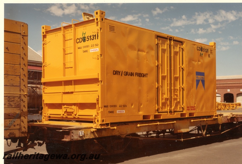 P03662
Westrail CDH 5131 K Dry Grain Freight Container, Side and Front view(CDG 5131 K wrong number on side) on narrow gauge wagon.
