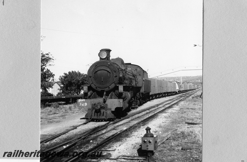 P03677
PMR class 723, point indicator, Bellevue, arriving with No.24 Goods from York, ER line 
