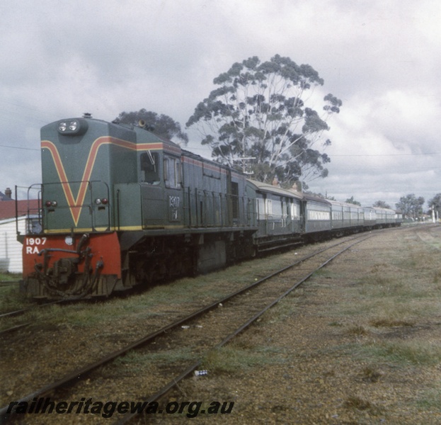 P03679
RA class 1907,English Electric, Returning from Harvey. SWR line
