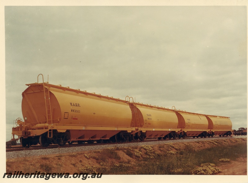 P03733
WW class 32003, WW class 32004, two more WW class wagons, West Merredin, EGR line, front and side view 
