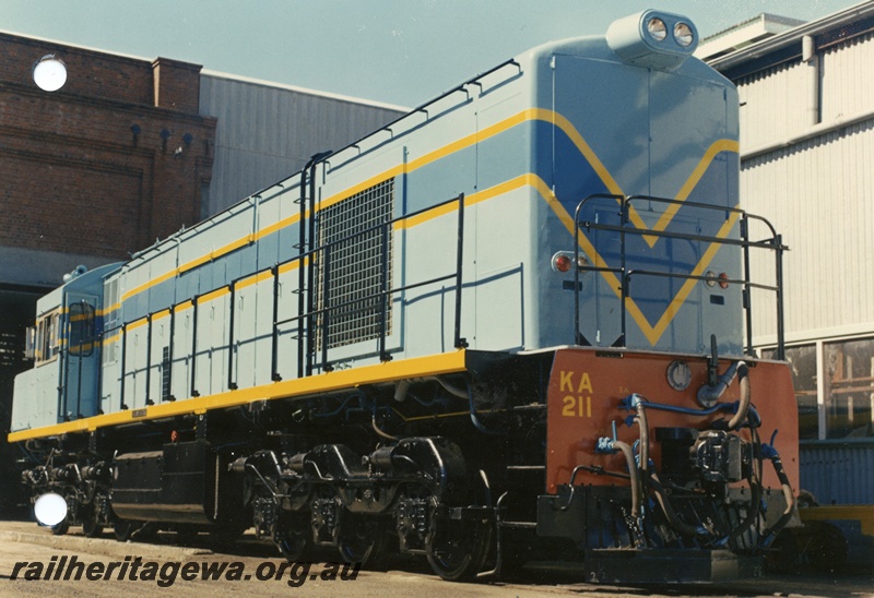 P03759
KA class 211 diesel locomotive, side and front view, as new.
