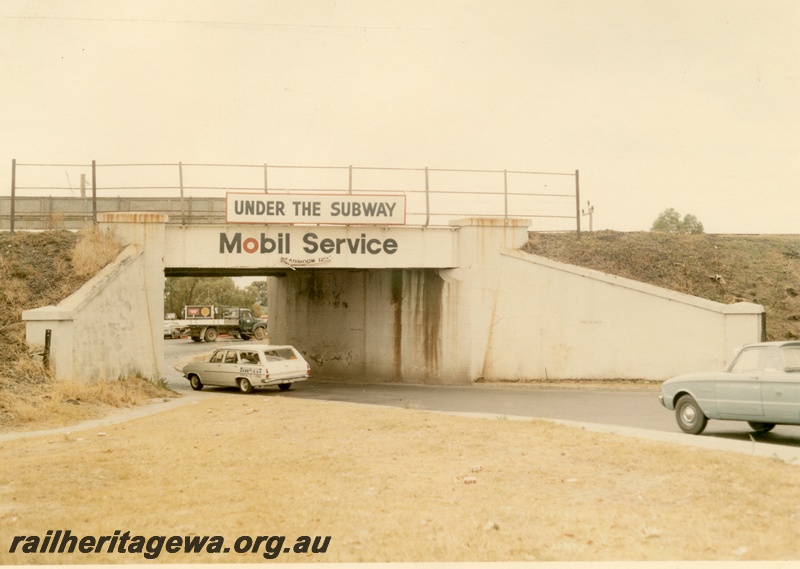 P03784
Subway, Shenton Park, ER line, motor cars passing through, street level view
