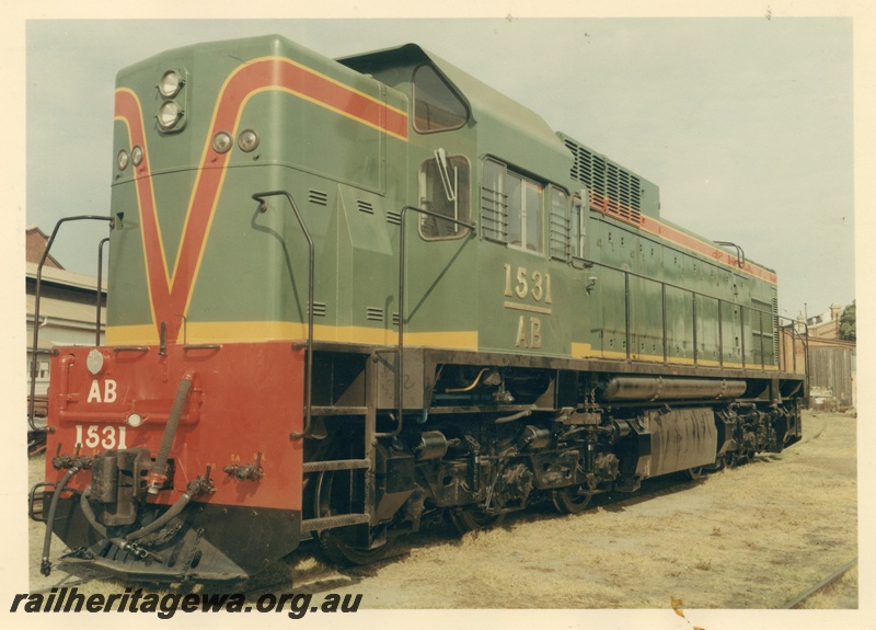 P03788
AB class 1531, green with red and yellow stripe front and side view
