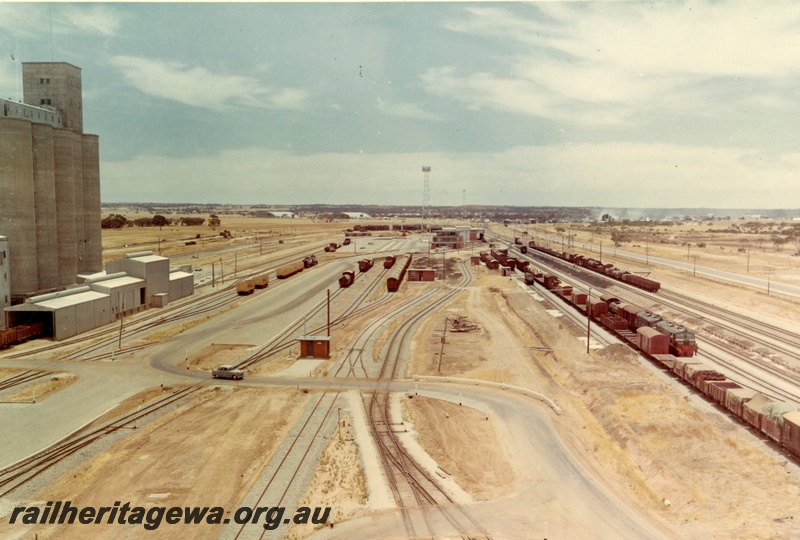 P03808
Yard, West Merredin, silos, tracks, wagons, X class diesel, EGR line
