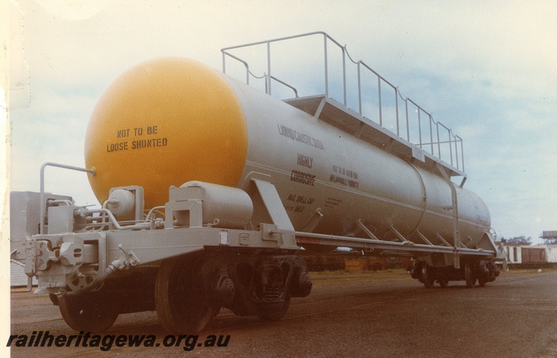 P03883
JK class 9901 liquid caustic soda tanker, end and side view, in as new condition.
