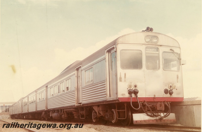 P03891
ADK class 685 diesel rail car set, side and front view.
