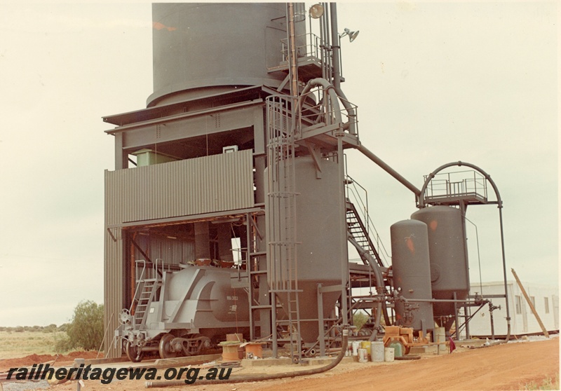 P03915
Nickel loading site. Malcolm, front and side view showing WMC (WNA) wagon
