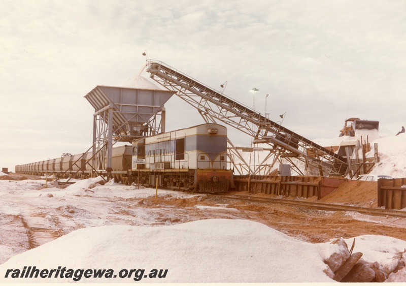 P03937
1 of 2, K class 203 standard gauge diesel locomotive, dark blue livery, hauling a salt train of WL class wagons, loading salt at Lake Lefroy, standard gauge line.
