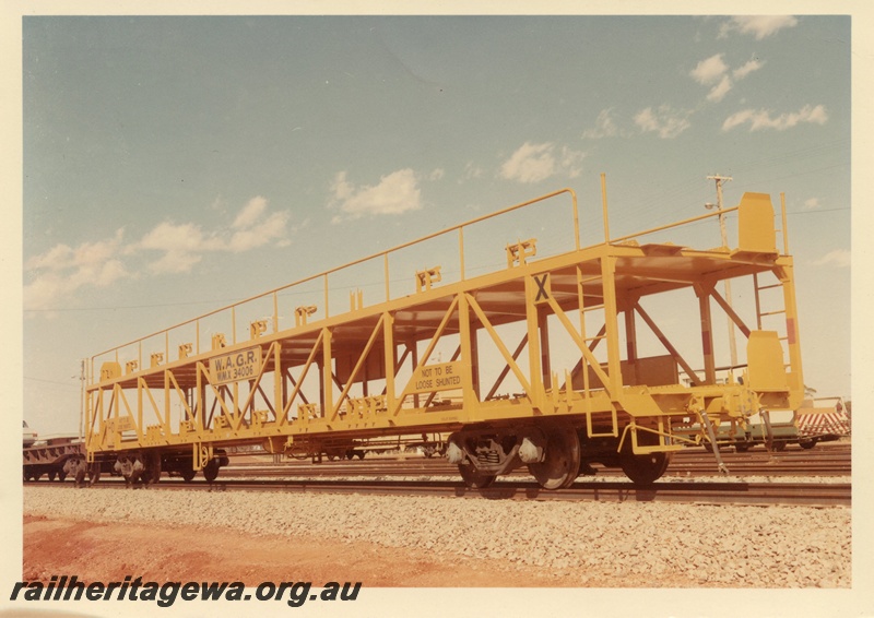 P03957
WMX class 34006 standard gauge motor vehicle wagon, double deck, side and end view.
