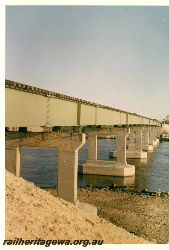 P03987
New Fremantle rail bridge, standard gauge construction project.
