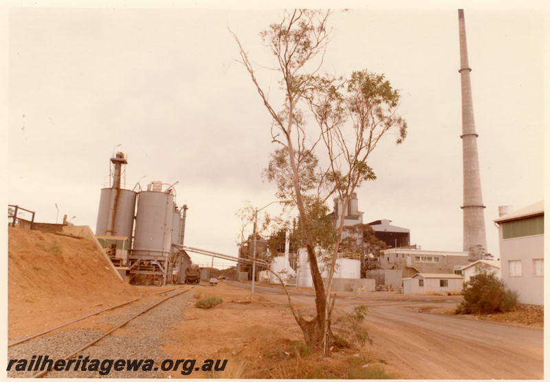 P04005
Nickel refinery, Hampton, track, road and buildings
