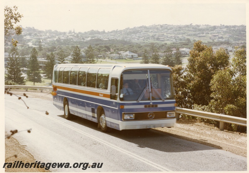 P04044
Mercedes Westrail bus, blue and white with yellow stripe, Albany area, side and front view
