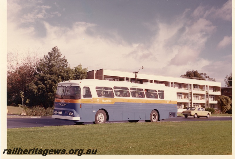P04047
Hino Westrail bus, blue and white with yellow stripe, Albany area, front and side view
