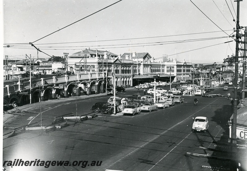 P04053
Main station building, Perth station, Horseshoe Bridge, carpark, ER line
