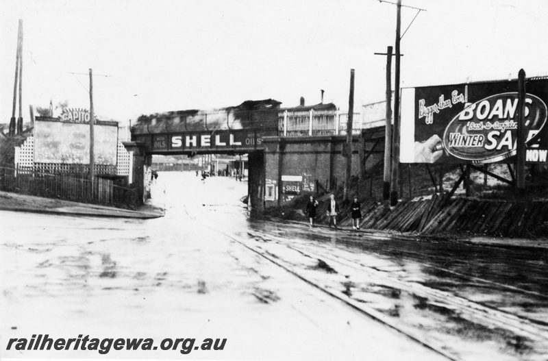 P04083
Subway, Mount Lawley, ER line, Capitol and Boans billboards, street level view
