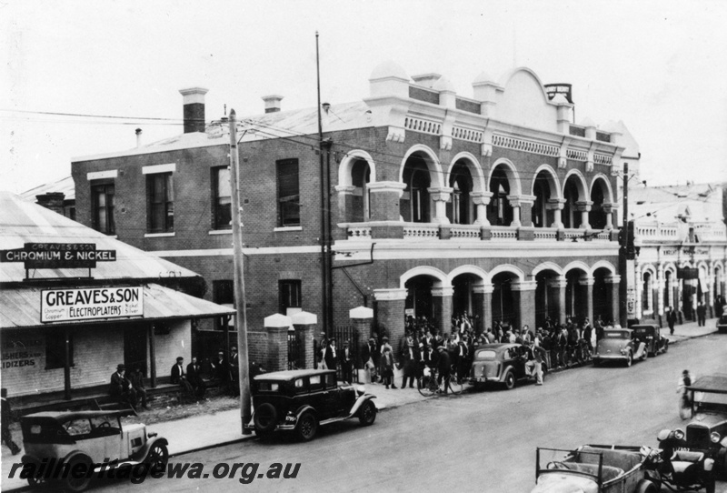 P04086
CCE Office building, Wellington Street, Perth, crowd on footpath outside
