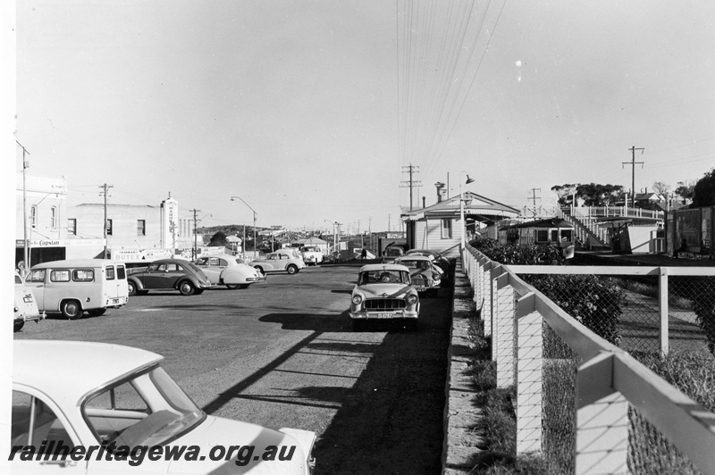 P04094
Station, Mosman Park, diesel railcar, carpark and motor cars, ER line 
