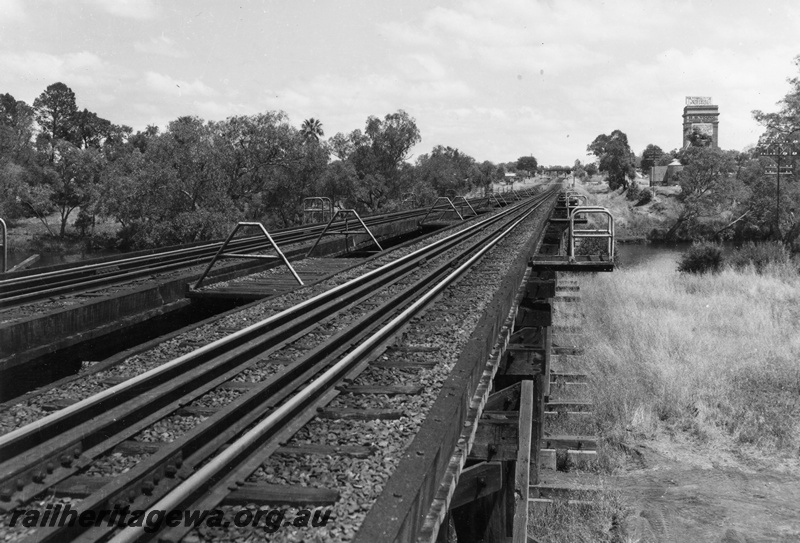 P04098
Bridge of wooden trestles, Swan River, Guildford, ER line, now demolished and replaced
