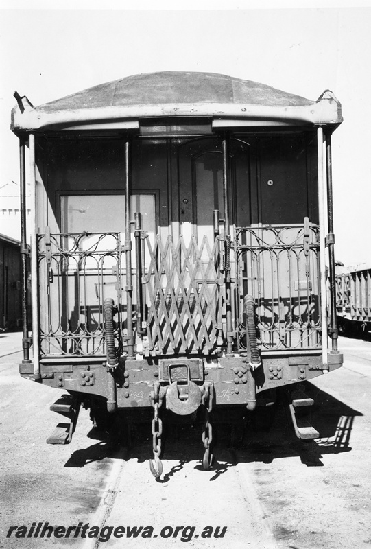 P04099
AL class 414 carriage, end view
