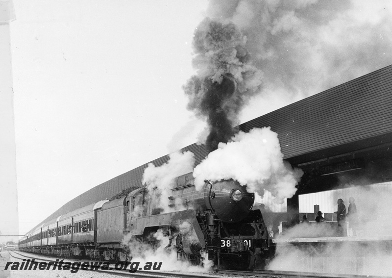 P04101
38 class 3801, heading a heritage train, East Perth terminal
