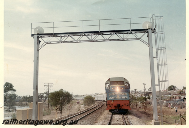 P04131
L class 260 with Indian Pacific headboard, signal gantry with searchlight signals, Northam, hauling the inaugural 