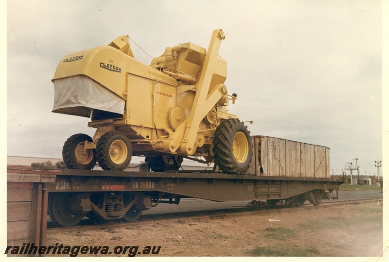 P04143
QU class 25003 flat top wagon, black livery, 