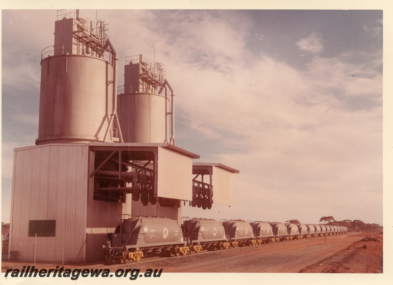 P04150
WNA class nickel concentrate tankers, end and side view.
