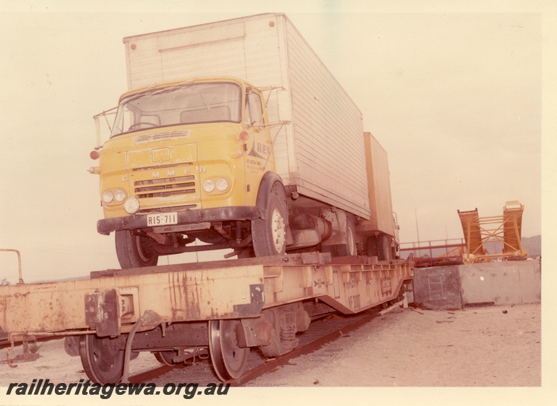 P04157
WF class 30007 flat top wagon (later reclassified to WFDY),loaded with a truck, side and end view.
