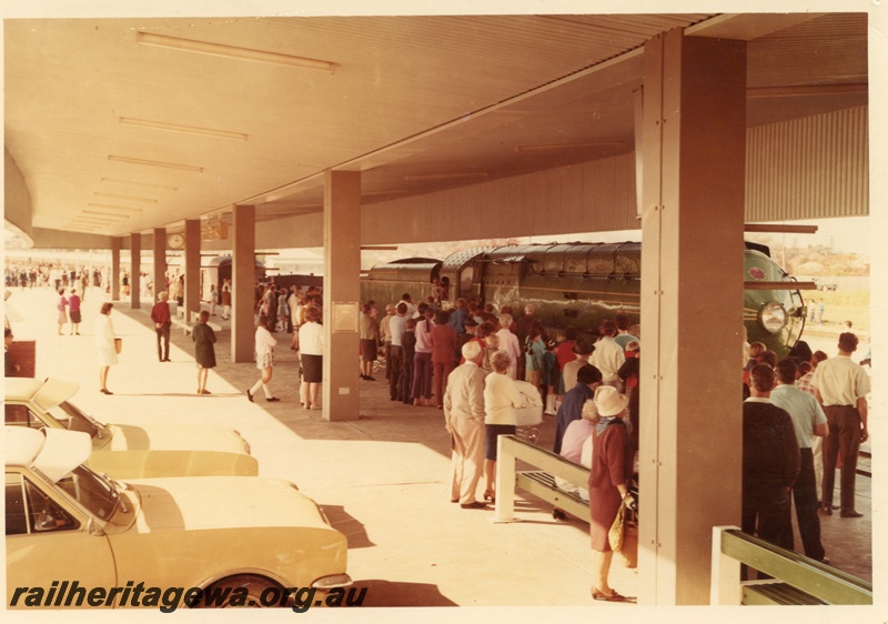 P04160
Western Endeavour NSW 3801 steam locomotive arriving at Perth Terminal August 1970.
