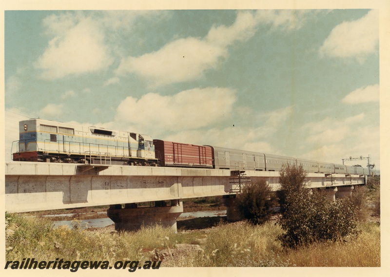 P04168
3 of 5 L class 264 in original livery, long hood leading hauling the 