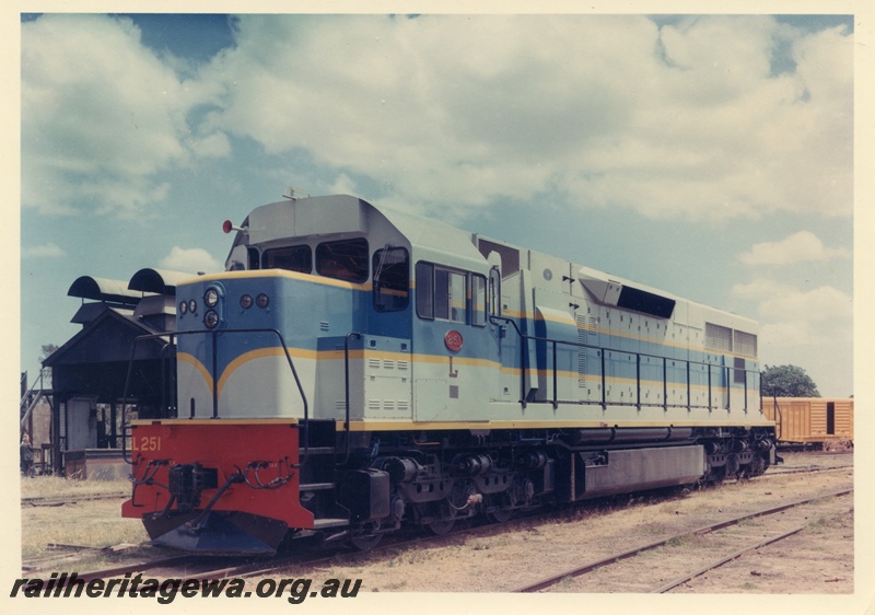 P04185
L class 251 diesel locomotive, in dark blue livery, Kalgoorlie, standard gauge line.
