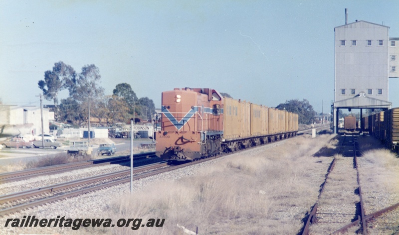 P04231
A class 1509, on container train, Bellevue, ER line
