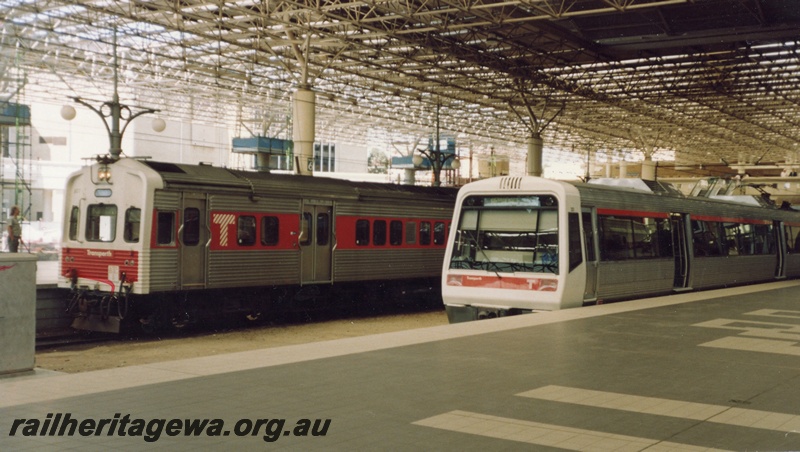 P04236
DMU set ADL class 807, ADC class 857, EMU set AEA class 201, AEB class 301, Perth City Station, ER line
