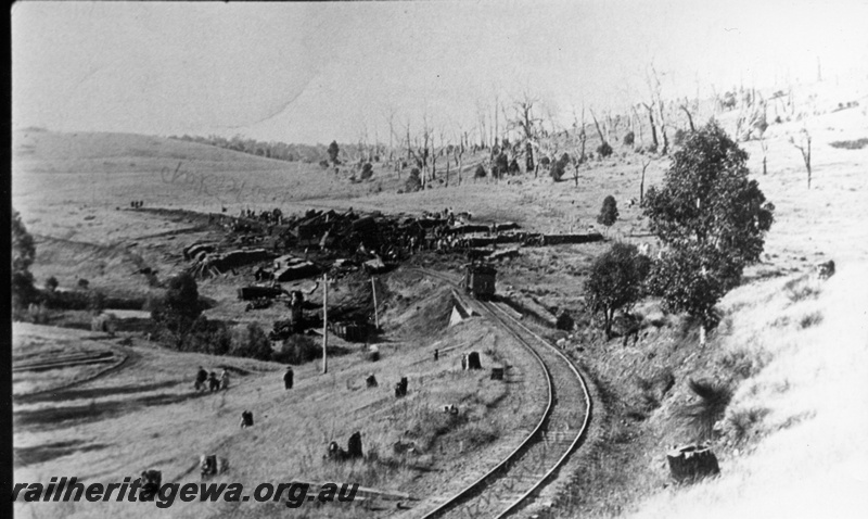 P04239
Derailment, Wokalup disaster, distant view
