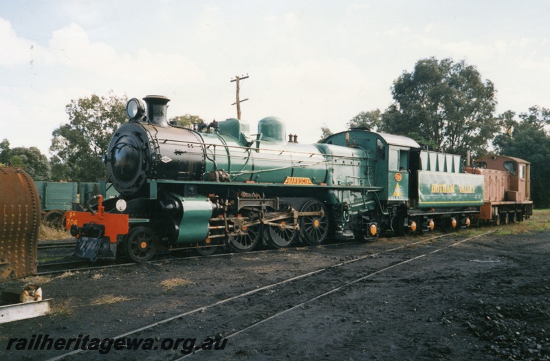 P04247
PM class 706, diesel shunter, Hotham Valley yard, Pinjarra, PN line, front and side view
