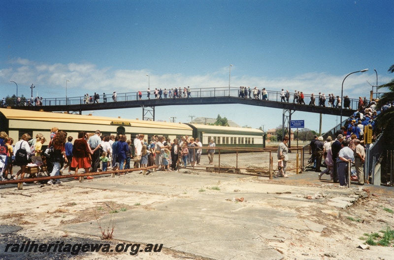 P04251
Passengers from Midland Centennial train, crossing Midland overhead pedestrian bridge from old Midland Junction station to Workshops, ER line, opened for special function.
