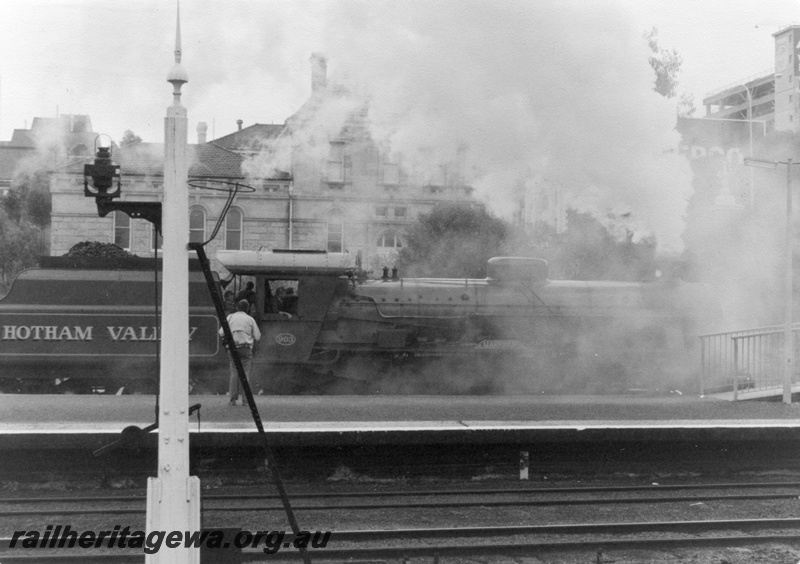 P04272
Hotham Valley Railway W class 903, Perth station, SWR line, side view
