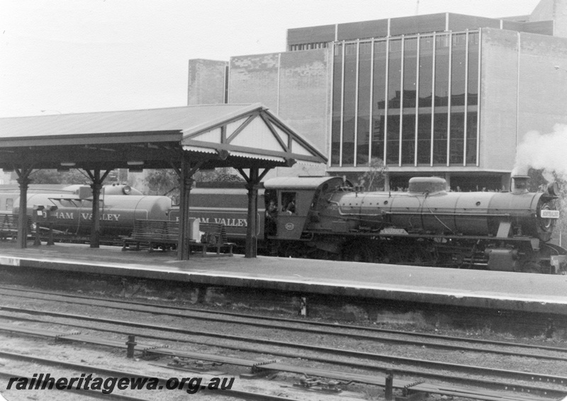 P04273
Hotham Valley Railway W class 903, with water tender, Perth station, SWR line, side and front view
