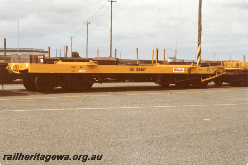 P04282
QG class 23457 flat top wagon, end and side view
