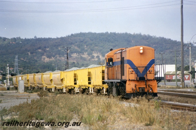 P04284
R class 1902, on ballast train, departing Bellevue, ER line, for track works at Perth and Claisebrook
