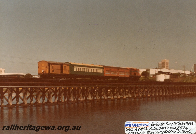 P04289
Y class 1117, heading AY class 452, AQL class 290 and Z class 524 van, crossing Bunbury Bridge, East Perth, SWR line
