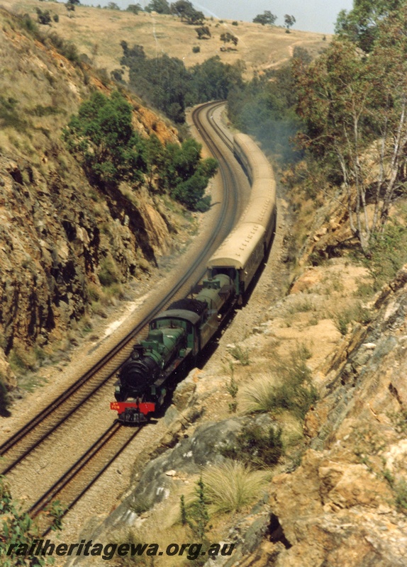 P04304
PM class 706 steam locomotive, elevated front view, on passenger train, going through a cutting near Bell's Rapids, Avon valley line.
