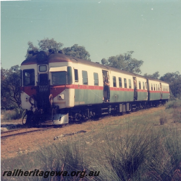 P04321
2 of 4, ADX class 670 diesel railcar and ADA class 767 trailer, front and side view, on ARHS tour to Bibra Lake, FA line.
