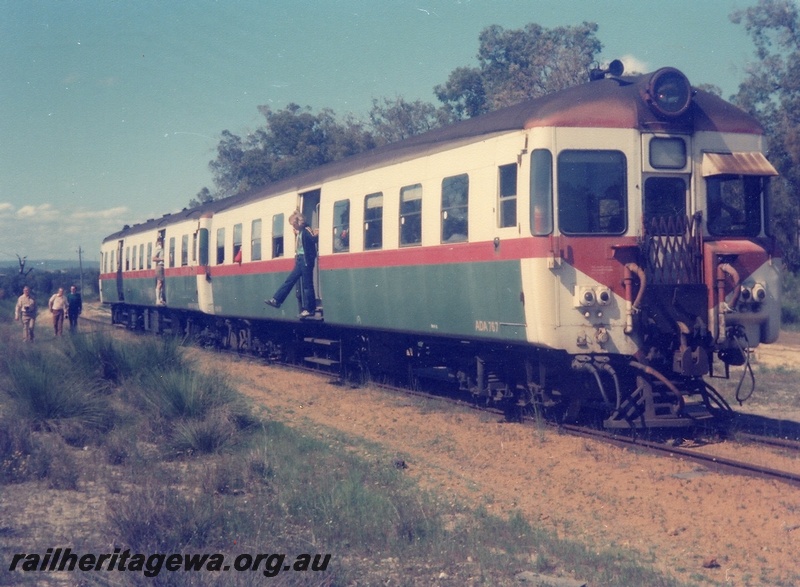 P04323
4 of 4, ADX class 670 diesel railcar and ADA class 767 trailer, side and front view, on ARHS tour to Bibra Lake at Bibra Lake, FA line.
